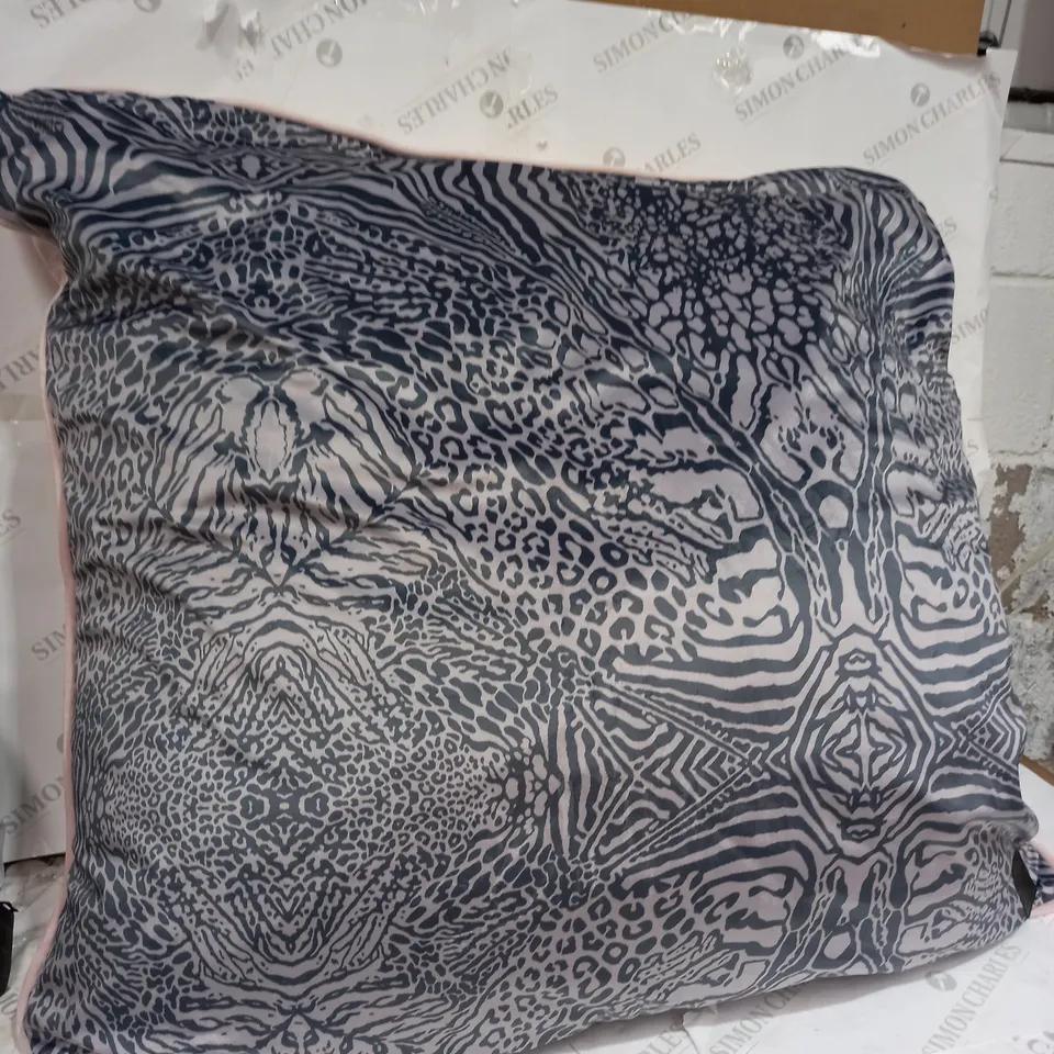 JULIEN MACDONALD LARGE PILLOW SET OF 2