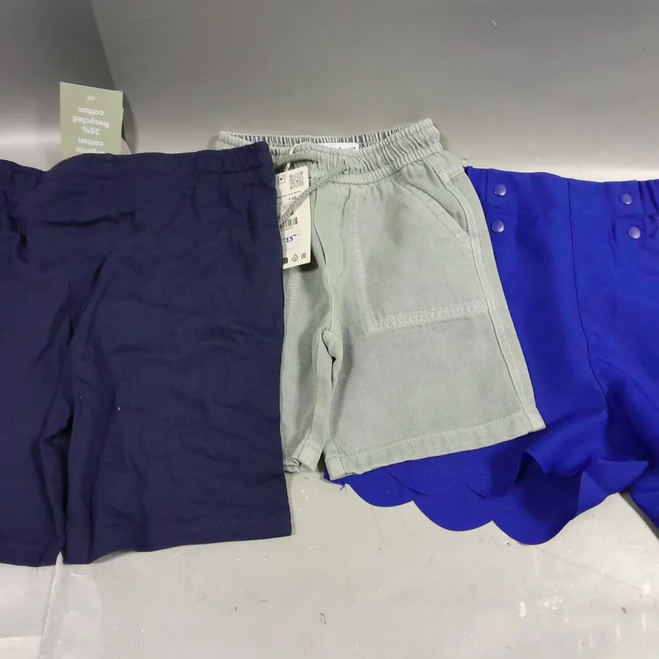 APPROXIMATELY 20 ASSORTED CHILDRENS CLOTHING PRODUCTS IN AGES RANGING FROM 5-10YRS