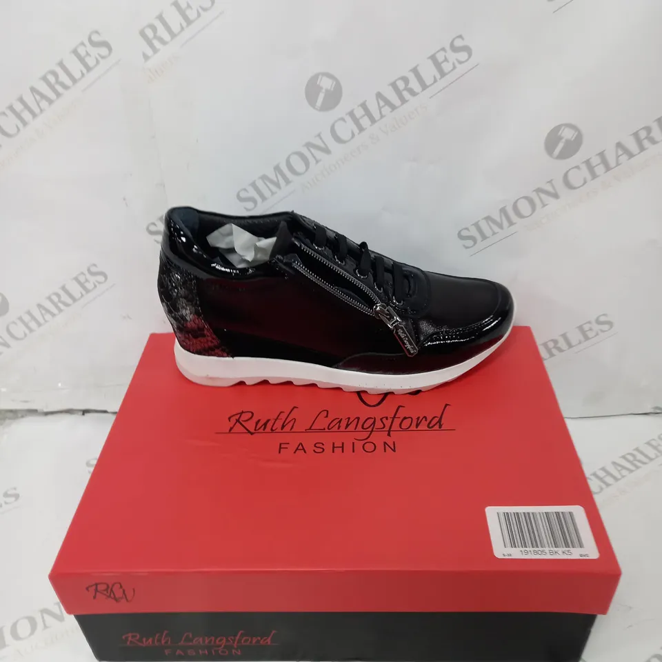 BOXED PAIR OF RUTH LANGSFORD WEDGE TRAINERS IN BLACK SIZE 5