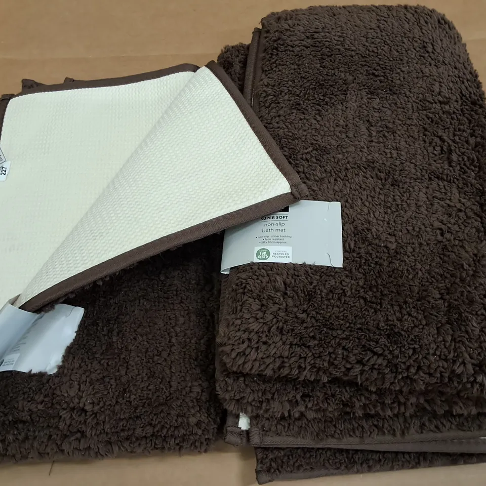 PALLET CONTAINING 7 24-PIECE BOXES OF BRAND NEW NON SLIP BATH MATS IN BROWN 