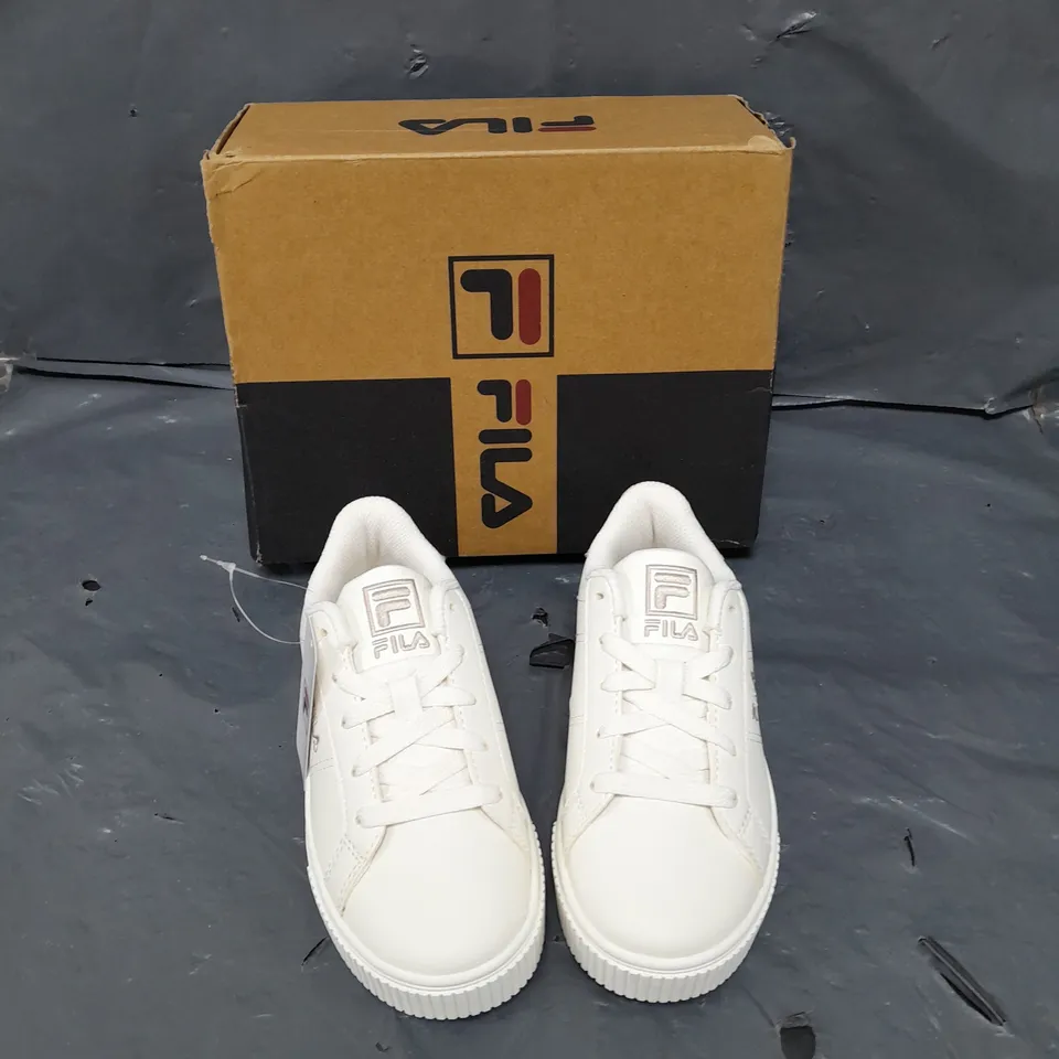 BOXED PAIR OF FILA PANACHE LOW TRAINER - WHITE - CHILDRENS 12 