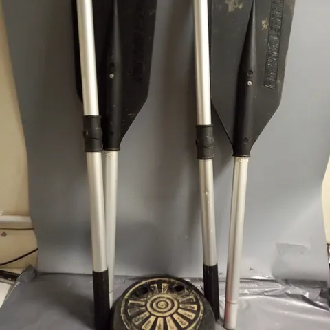 2 OARS IN BLACK WITH FOOT PUMP - COLLECTION ONLY