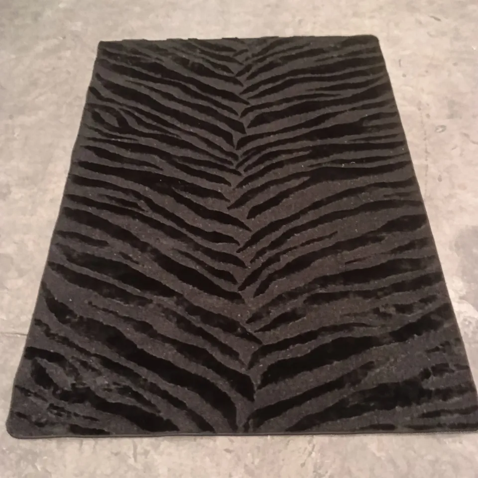 STILLAGE OF ASSORTED QUALITY RUGS APPROXIMATELY 18