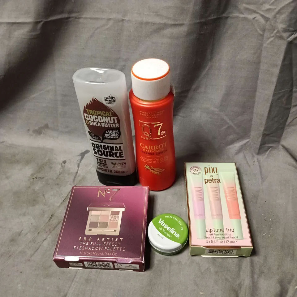 APPROXIMATELY 18 ASSORTED COSMETIC ITEMS TO INCLUDE Q7 PARIS, ORIGINAL SOURCE, NO 7, PIXI BY PETRA, VASELINE ETC