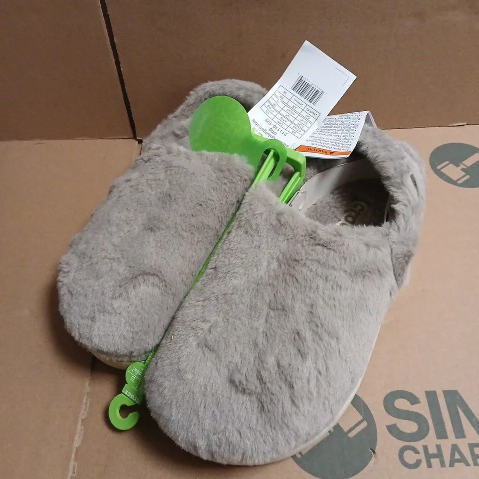 PAIR OF CROCS CLASSIC CLOG – PLUSH GREY, UK 6-7