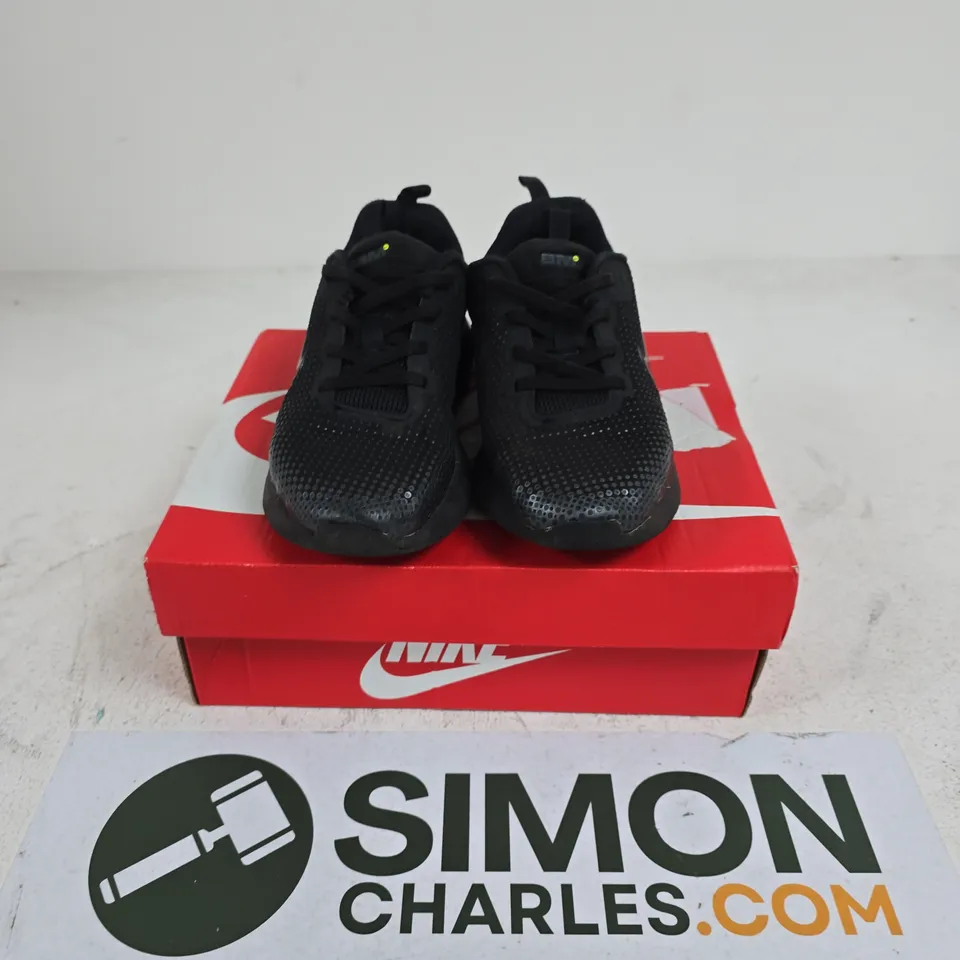 BOXED PAIR OF NIKE KIDS AIR MAX PHOENIX TRAINERS IN BLACK - UK 1