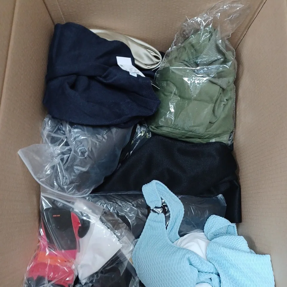 BOX OF APPROXIMATELY 15 ASSORTED CLOTHING ITEMS TO INCLUDE SHEIN SWIMSUIT, TRAILFINDER UMBRELLA, SOAR SOCKS ETC