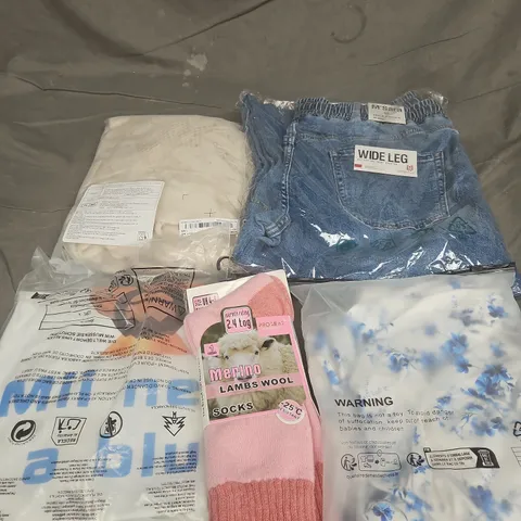 APPROXIMATELY 20 ASSORTED CLOTHING PRODUCTS IN VARIOUS STYLES & SIZES TO INCLUDE PANTS, T-SHIRTS, DRESSES ETC