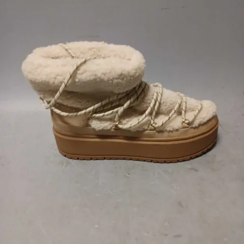 PAIR OF BERSHKA FLEECED TRAINERS IN TAN - 7