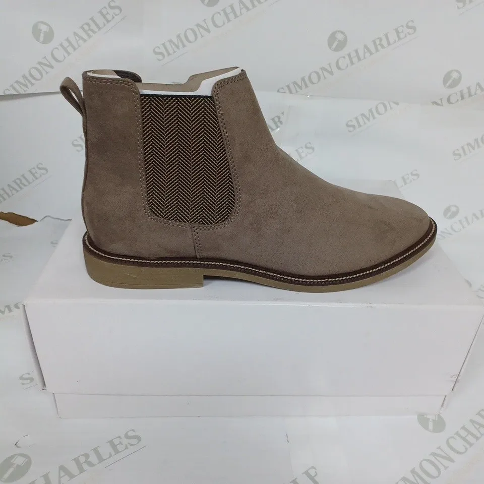 BOXED MENS MARSH MICROSUEDE SHOES IN TAUPE SIZE 10