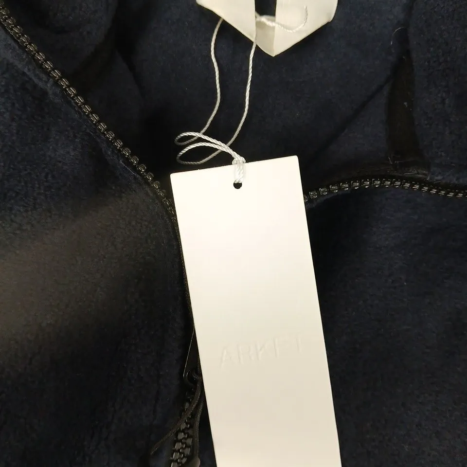 ARKET ZIP UP LONG SLEEVE FLEECE IN NAVY - EU MEDIUM