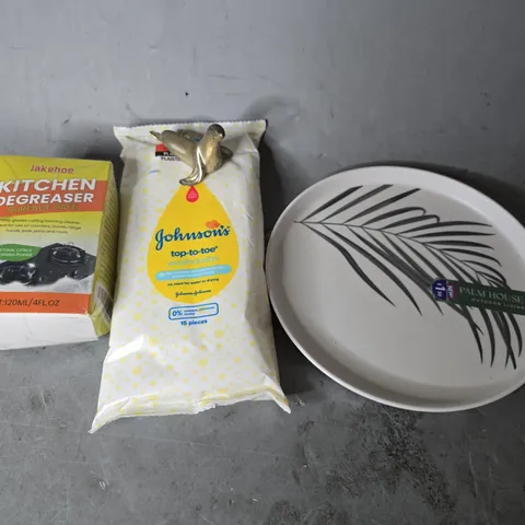 APPROXIMATELY 13 ASSORTED ITEMS TO INCLUDE - KITCHEN DEGREASER , JOHNSONS TOP TO TOE WASH CLOTHS , PLAM HOUSE OUTDOOR PLATE ETC