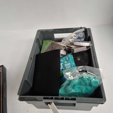 TOTE OF APPROXIMATELY 12 ASSORTED ITEMS TO INCLUDE: FLOATING CANDLES 