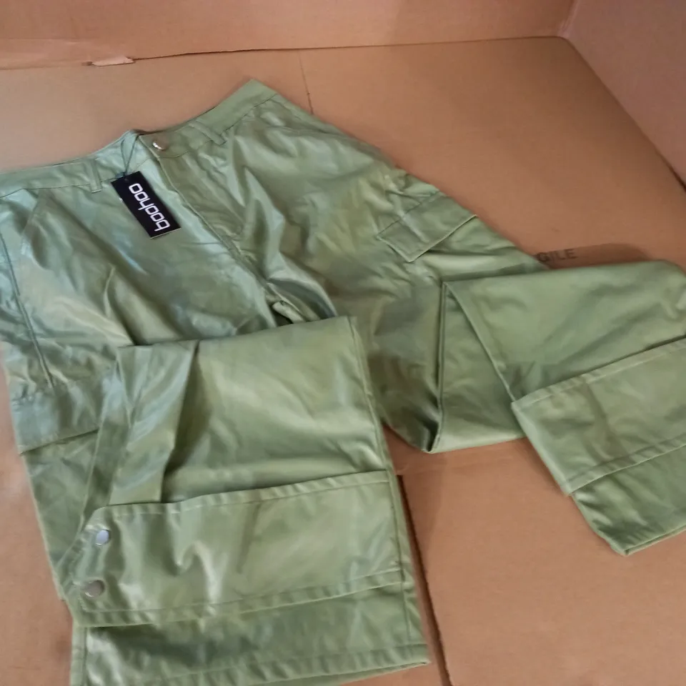 BOOHOO PU UTILITY TROUSERS IN KHAKI - 14