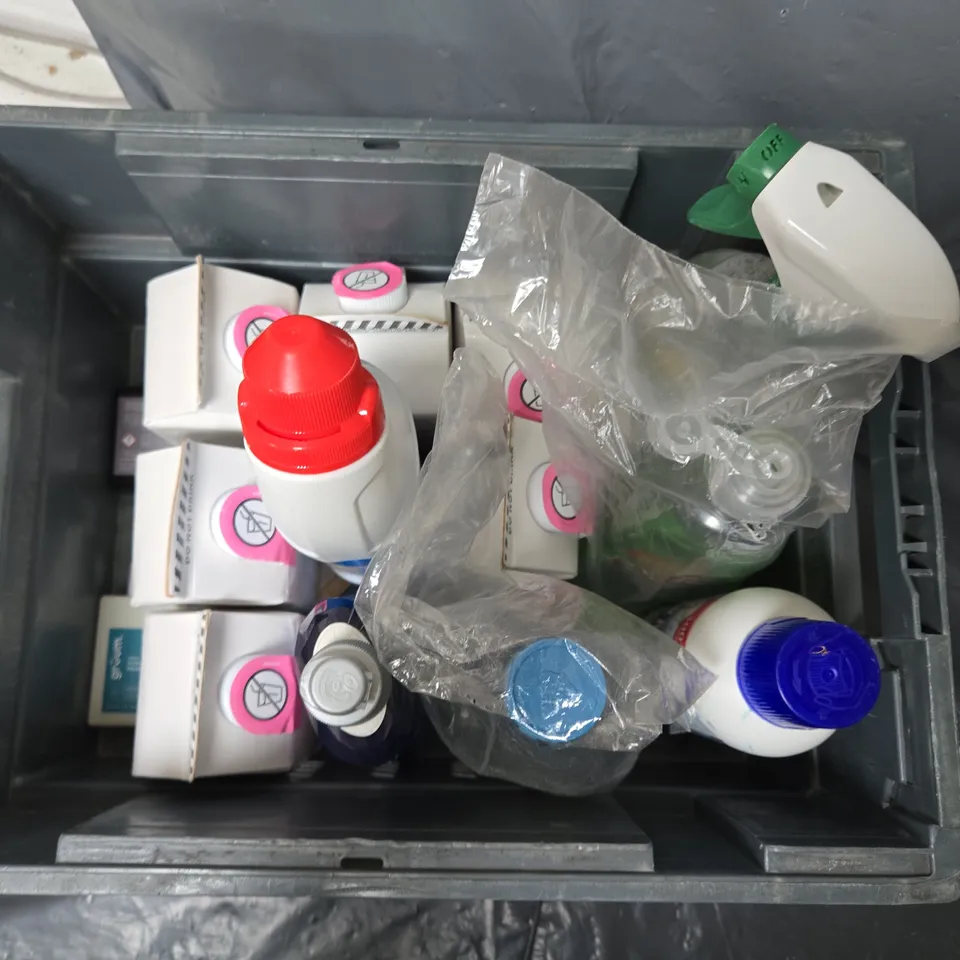 APPROXIMATELY 12 ASSORTED LIQUIDS TO INCLUDE ZOFLORA MULTIPURPOSE CLEANER, GRUUM REED DIFFUSER, ELBOW GREASE, ETC - COLLECTION ONLY