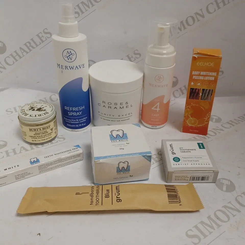 BOX OF APPROXIMATELY 20 ASSORTED HEALTH & BEAUTY PRODUCTS TO INCLUDE MERWAVE REFRESH SPRAY, BURTS BEES HAND CREAM, EELHOE BODY WHITENING PEELING LOTION ETC 