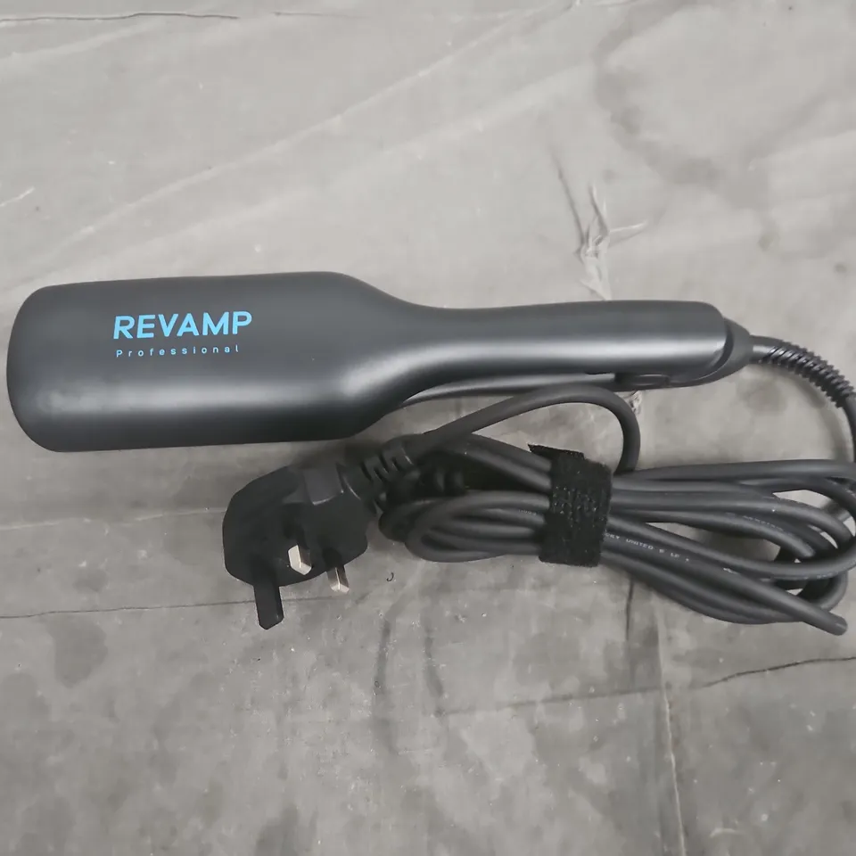 BOXED REVAMP PROGLOSS 2 IN 1 BEACH AND VOLUME WAVER WV-3000