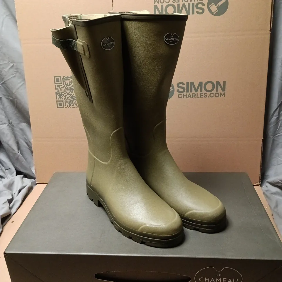 LE CHAMEAU 1927 GREEN WELLINGTON BOOTS, TARTAN LINED. BOXED SIZE 47 (UK 12)