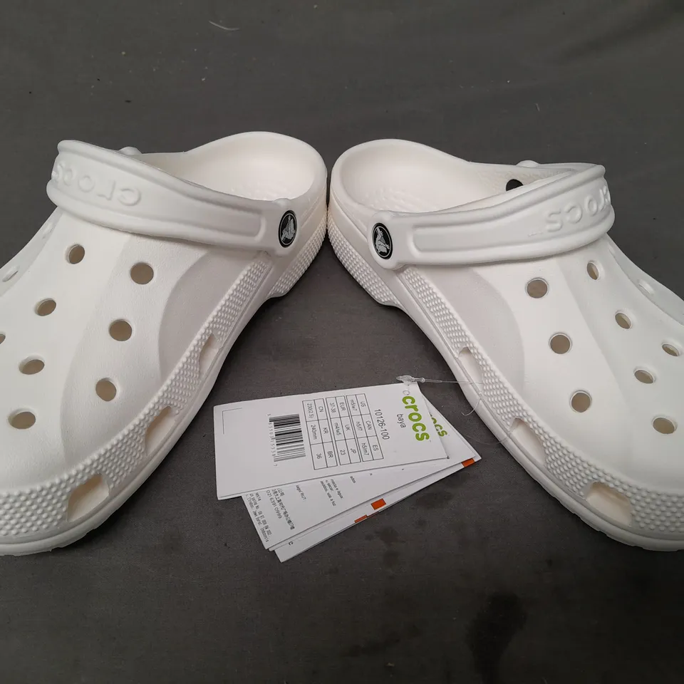 PAIR OF CROCS BAYA CLOGS IN WHITE UK SIZE M4/W5