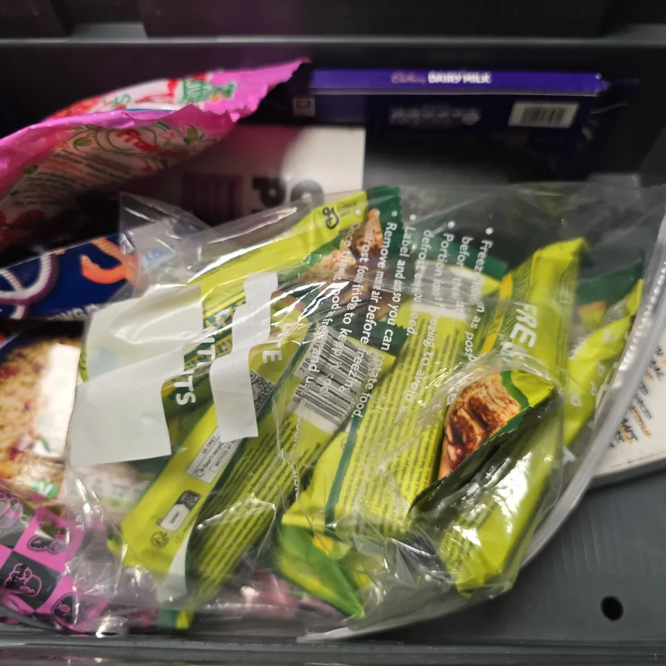 APPROXIMATELY 9 ASSORTED FOOD ITEMS TO INCLUDE - CADBURYS CHOCOLATE BAR , JAVAHOUSE COOKIES , OATMEAL RAISIN BISCUITS ETC