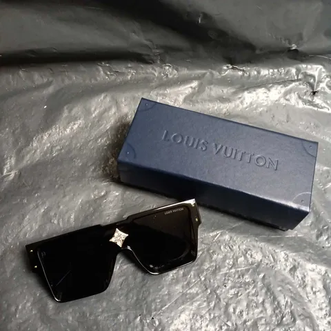 LOUIS VUITTON SUNGLASSES – BLACK SHIELD-STYLE FRAMES