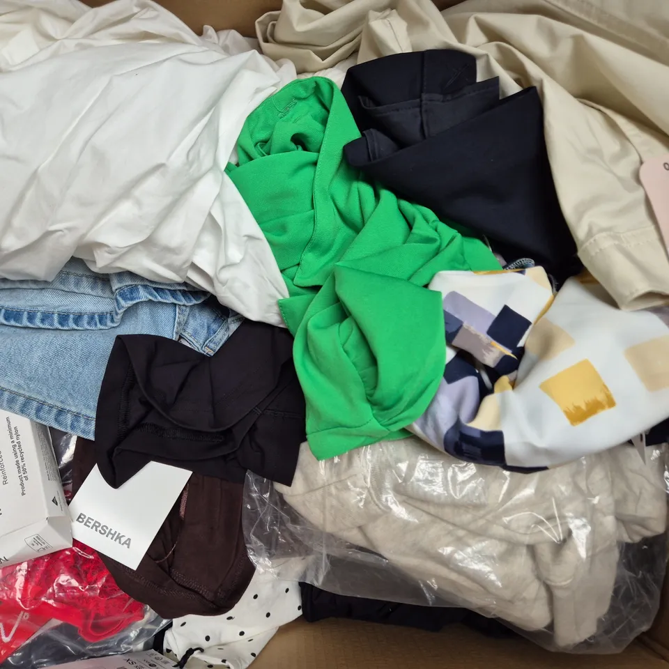 APPROXIMATELY 20 ASSORTED CLOTHING AND FASHION PRODUCTS IN VARIOUS STYLES AND SIZES - COLLECTION ONLY