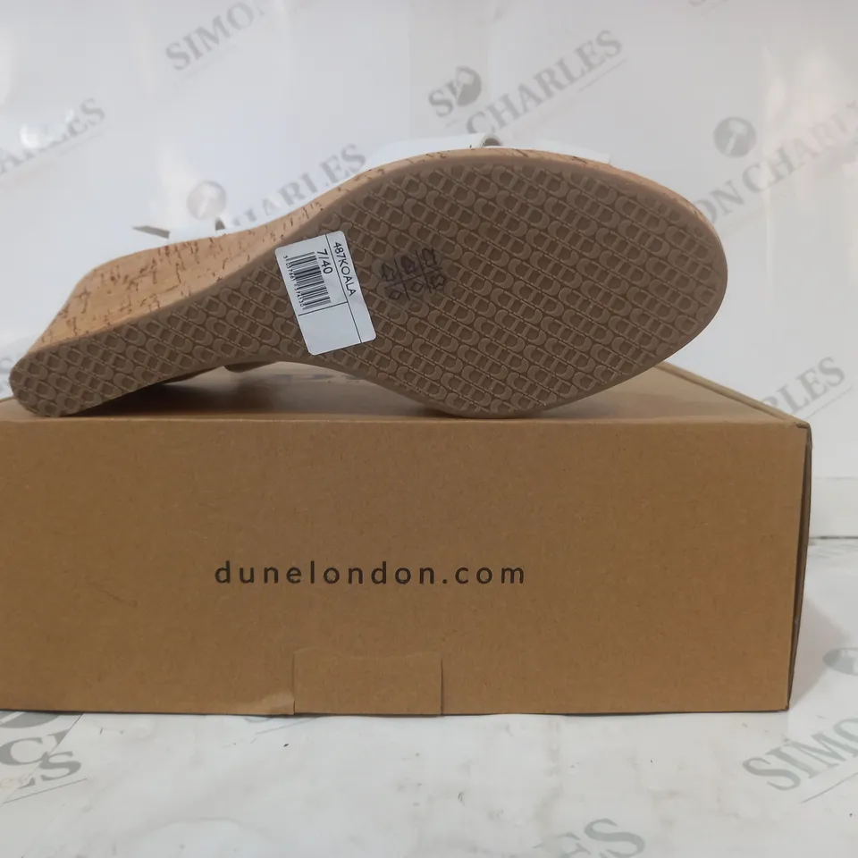 BOXED DUNE LONDON OPEN TOE WEDGE SANDALS IN WHITE SIZE 7