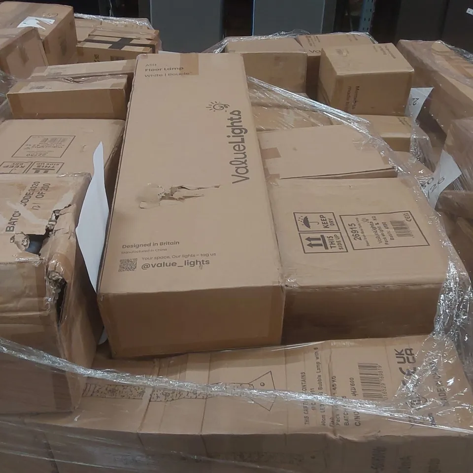 PALLET CONTAINING A VERY LARGE QUANTITY OF ASSORTED DESIGNER LIGHTING PRODUCTS