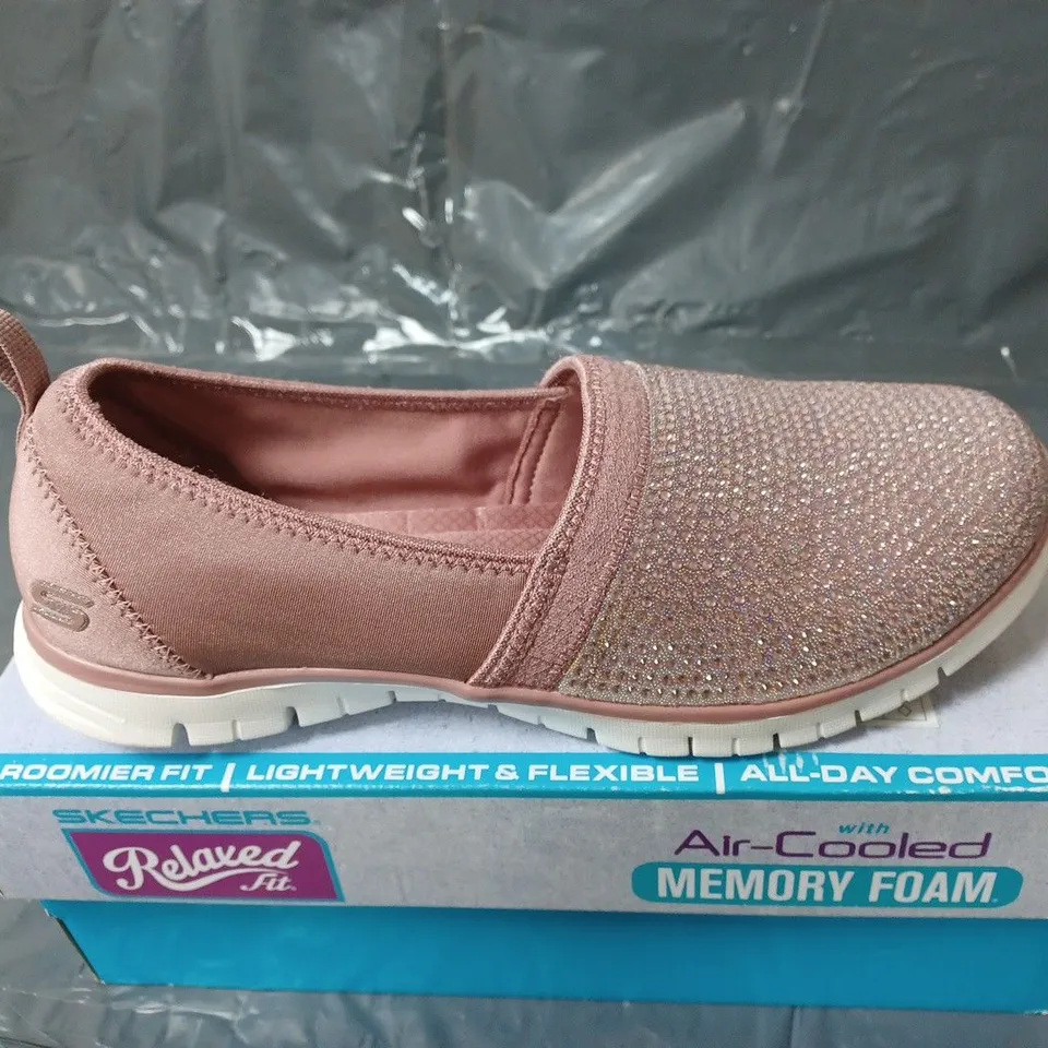 BOXED PAIR OF SKECHERS RELAXED FIT AIR COOLED MEMORY FOAM TRAINERS UK SIZE 6 - PINK - 