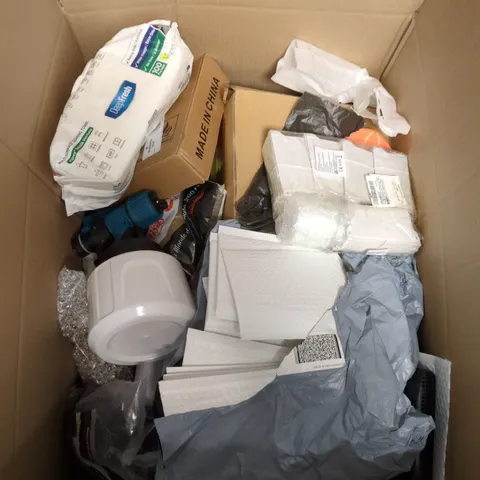 BOX OF APPROXIMATELY 15 ASSORTED HOUSEHOLD ITEMS