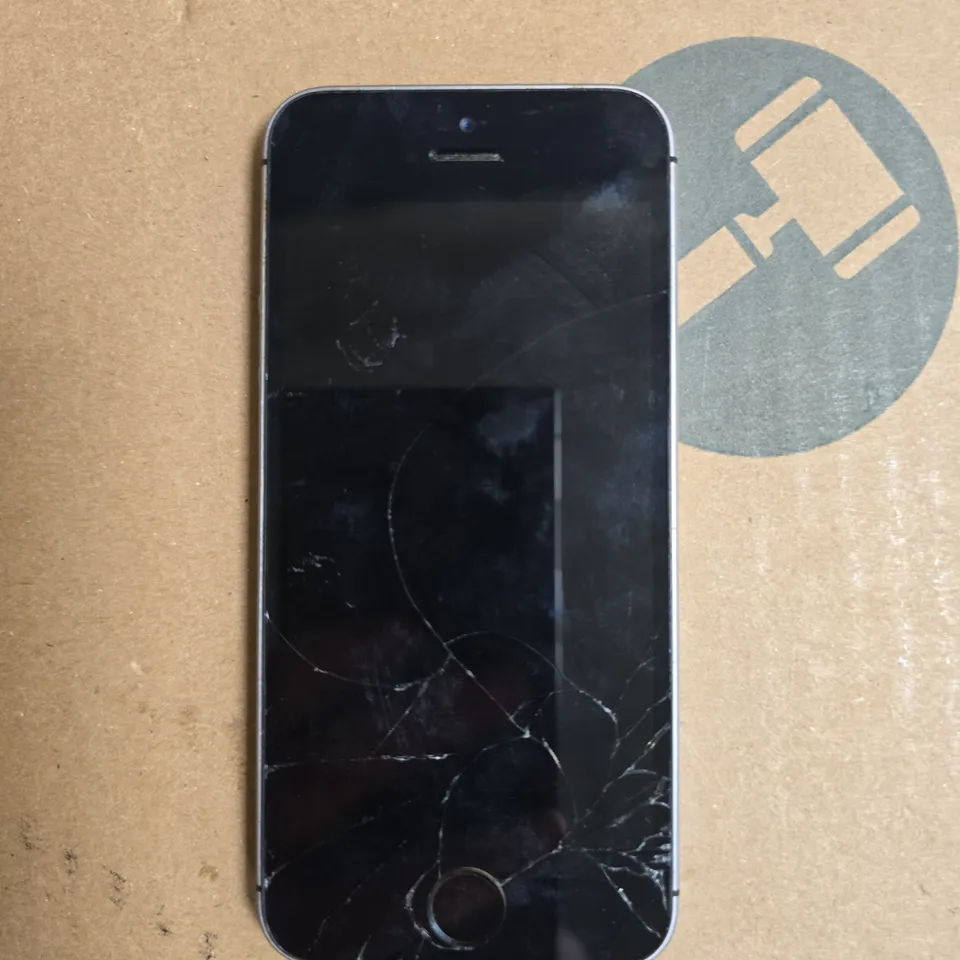 APPLE IPHONE SE SMARTPHONE 