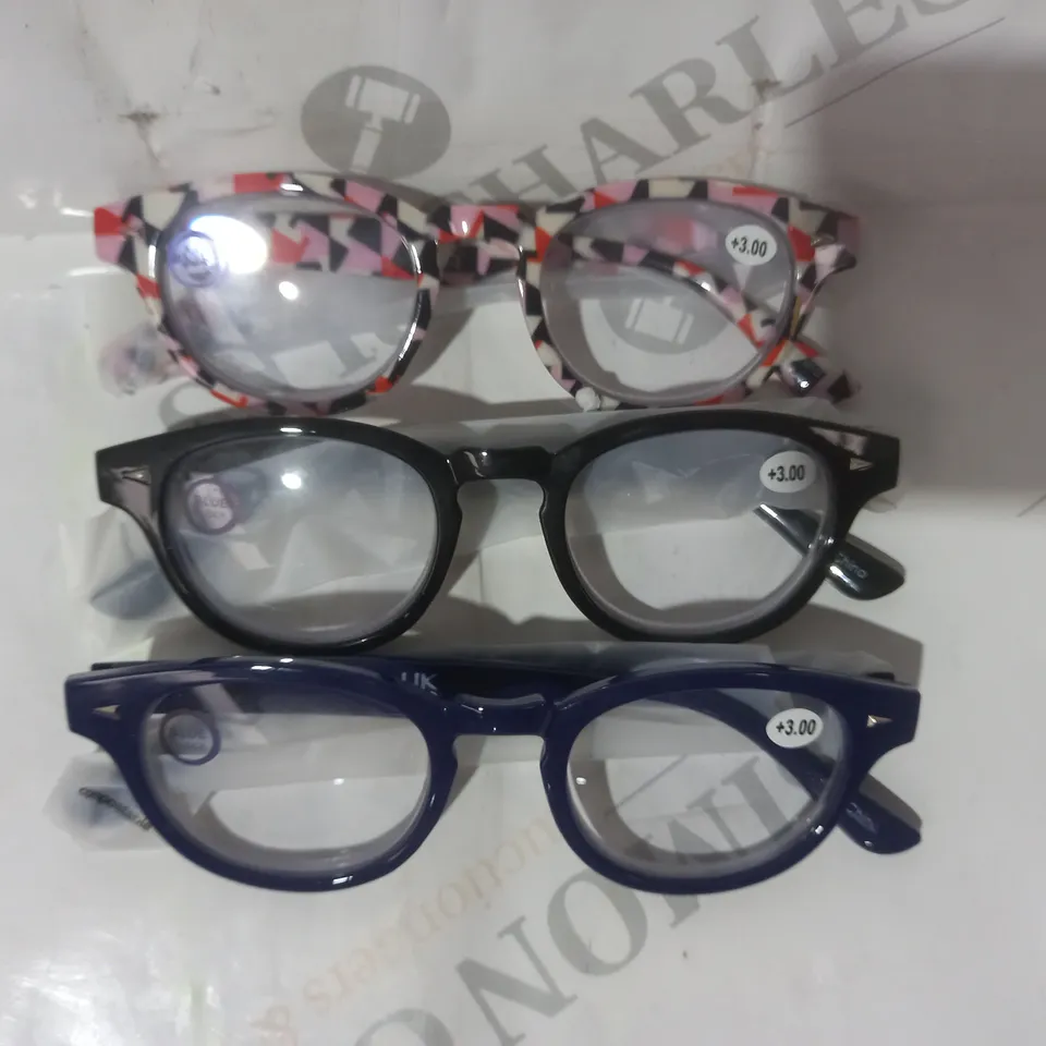 BOX OF 3 PAIRS OF BEN DE LISI READERS COLLECTION GLASSES