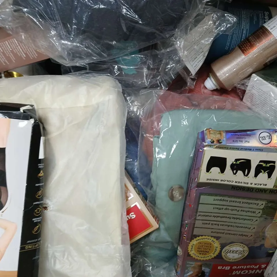 BOX OF APPROXIMATELY 20 ASSORTED HOUSEHOLD AND CLOTHING ITEMS IN VARIOUS STYLES AND SIZES - COLLECTION ONLY