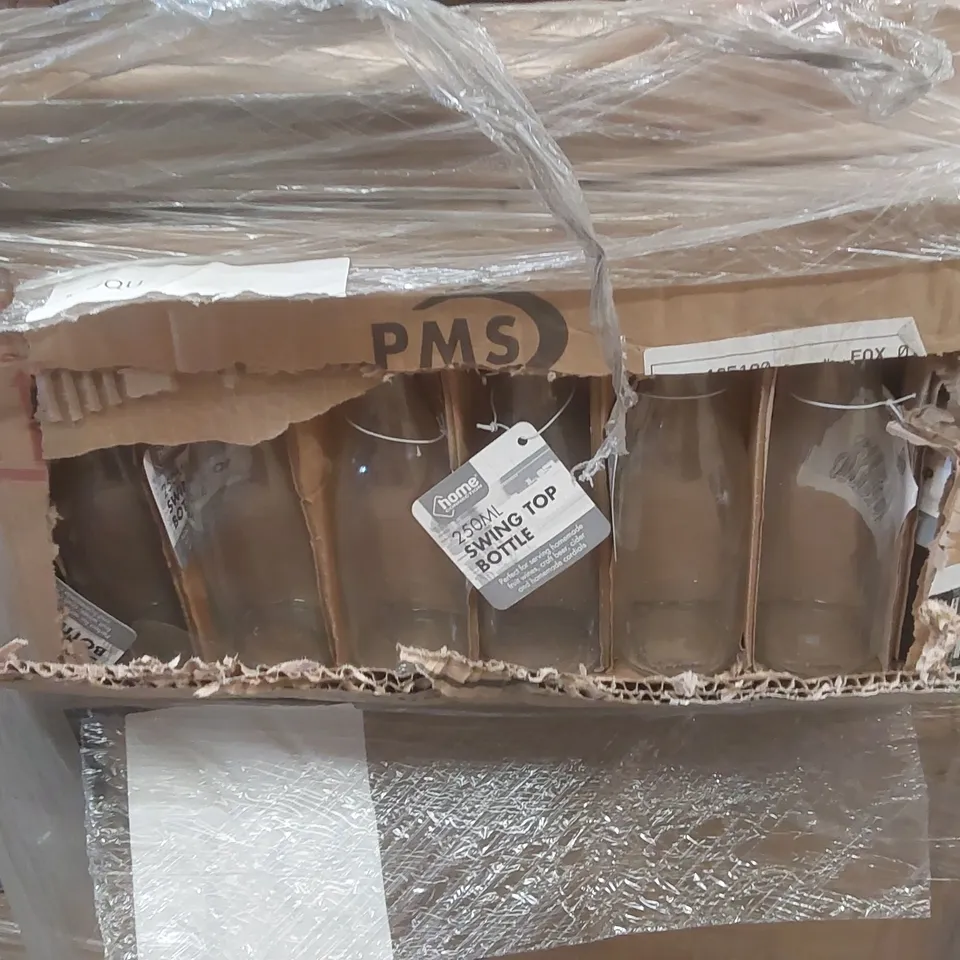 PALLET TO CONTAINING A VERY LARGE QUANTITY OF ASSORTED ITEMS INCLUDING: REDWOOD COOL BAGS, 250ML SWING TOP BOTTLES, CHRISTMAS HATS ECT