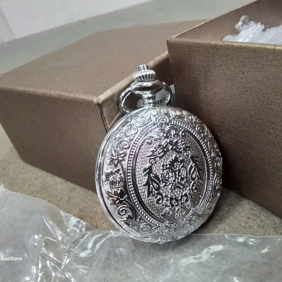 QUALITY STYLISH POCKET WATCH AND CHAIN.