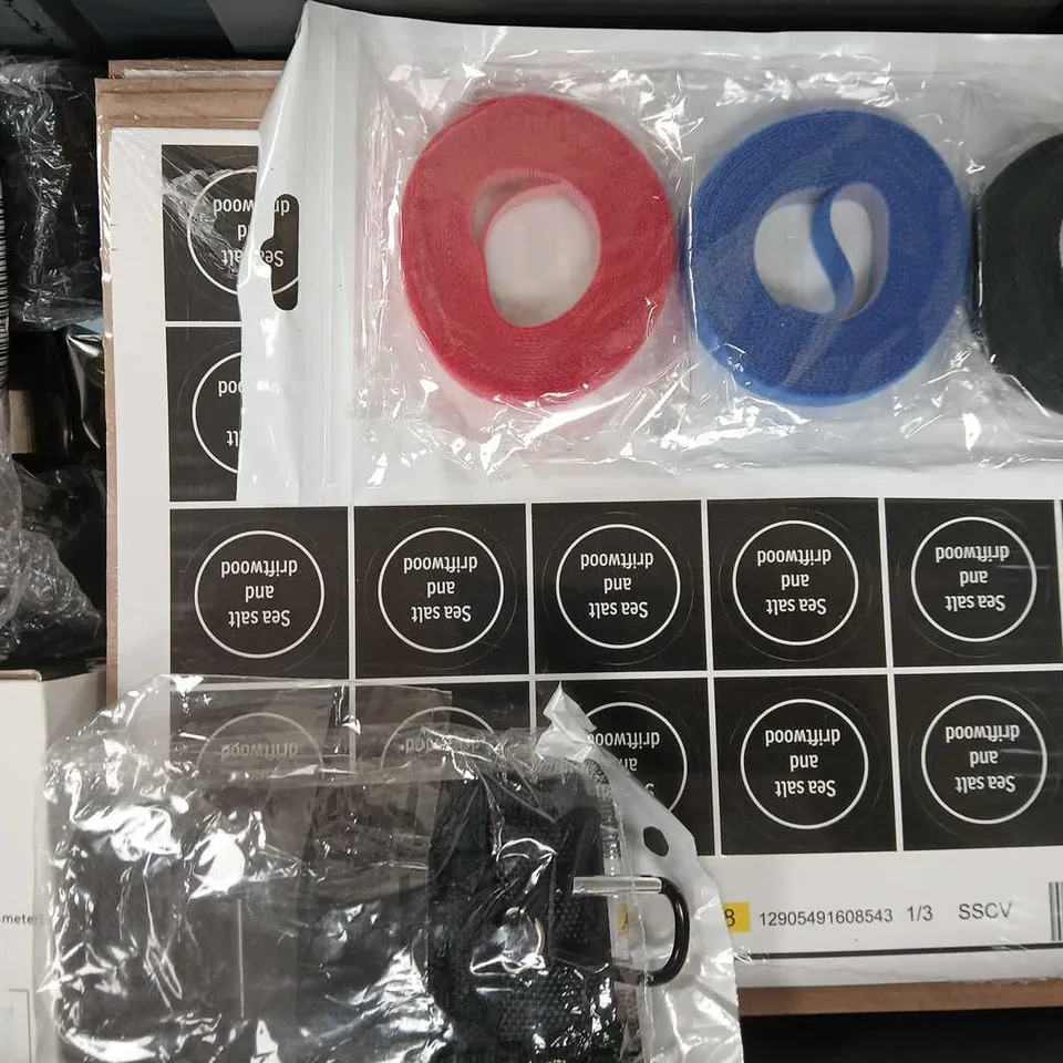 APPROXIMATELY 10 ASSORTED HOUSEHOLD ITEMS TO INCLUDE EXPANDABLE SILICONE POT STAND, STICKY FLY PAPERS, WATER FILTER, ETC