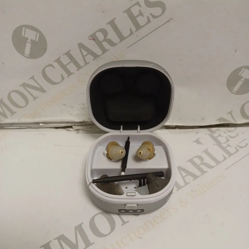 BOXED IN EAR HEARING AID - LUNA RL60M. 