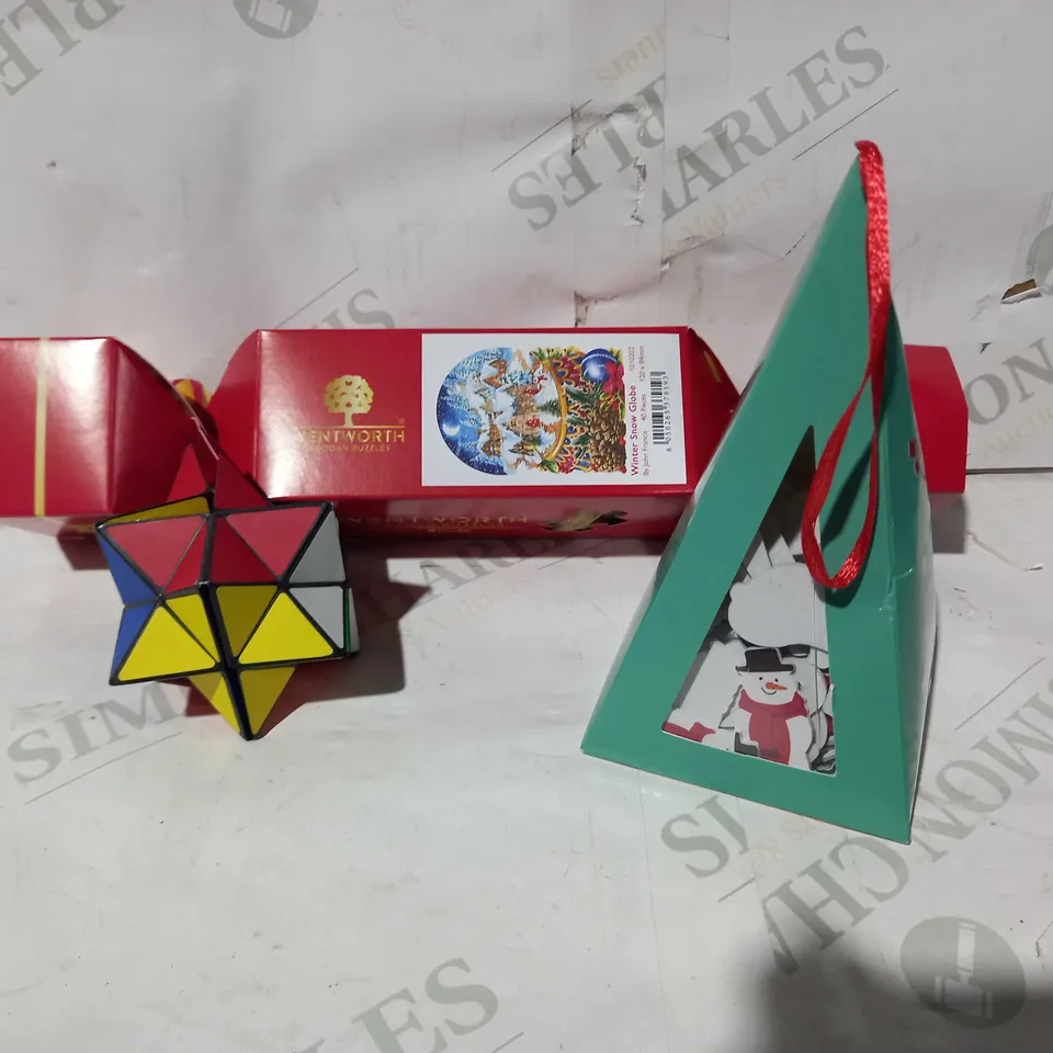 LOT OF APPROXIMATELY 5 ASSORTED TOYS AND GAMES TO INCLUDE RUBIK'S FOLDABLE STAR, WENTWORTH WOODEN PUZZLE CRACKER, FESTIVE FOAM STICKERS, ETC