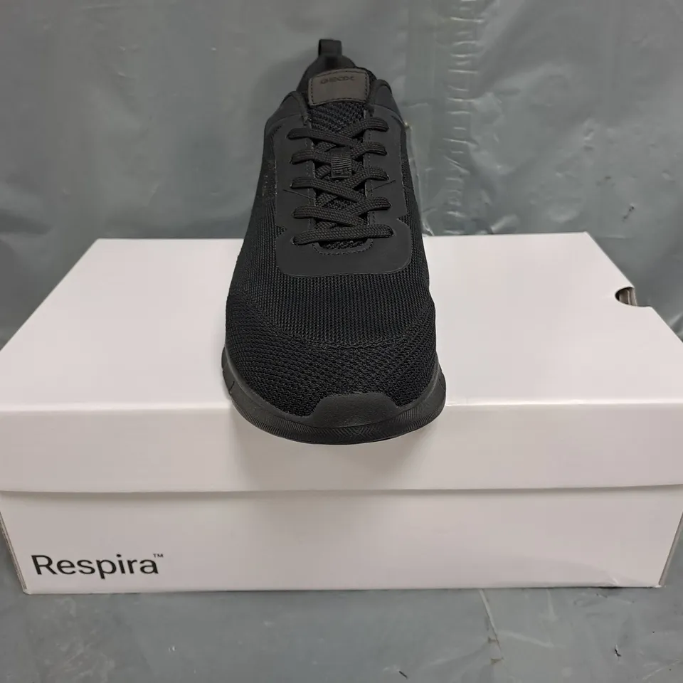 BOXED PAIR OF GEOX RESPIRE SHOES IN BLACK SIZE UK 10.5
