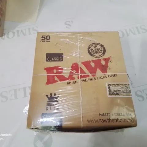 BOX CONTAINING 50 PACKS OF LARGE RAW RIZLA