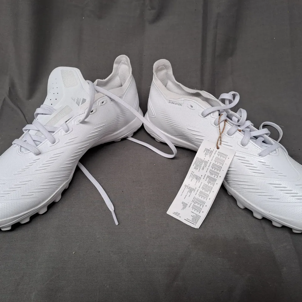 PAIR OF ADIDAS PREDATOR SHOES IN WHITE/METALLIC SILVER UK SIZE 10