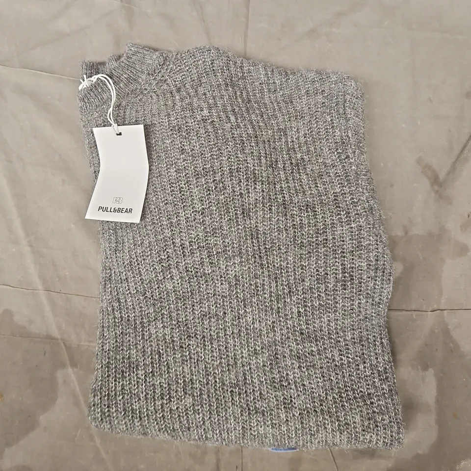 PULL & BEAR LONG SLEEVE KNIT JUMPER IN GREY SIZE SMALL