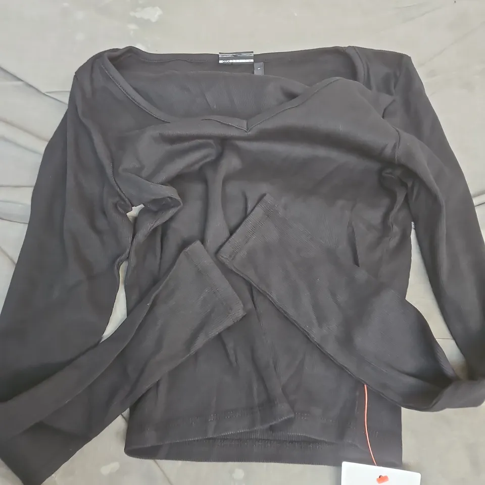 RIB V NECK LONG SLEEVE TOP IN BLACK - S