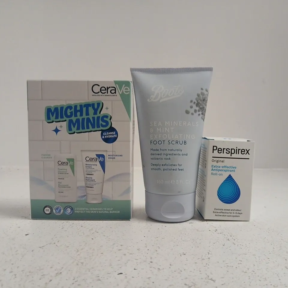 APPROXIMATELY 12 ASSORTED COSMETIC ITEMS INCLUDING VARIOUS MAKES AND BRANDS - COLLECTION ONLY