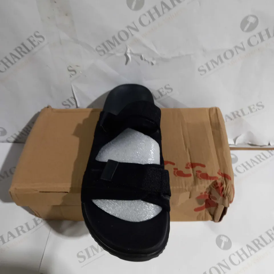 BOXED PAIR OF SIZE 43 SANDALS IN BLACK