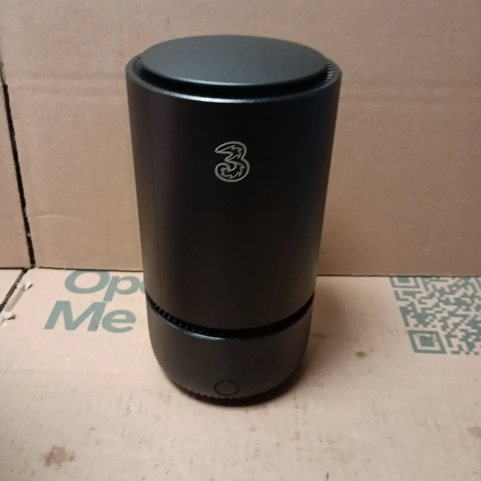 THREE 5G HOME BROADBAND HUB