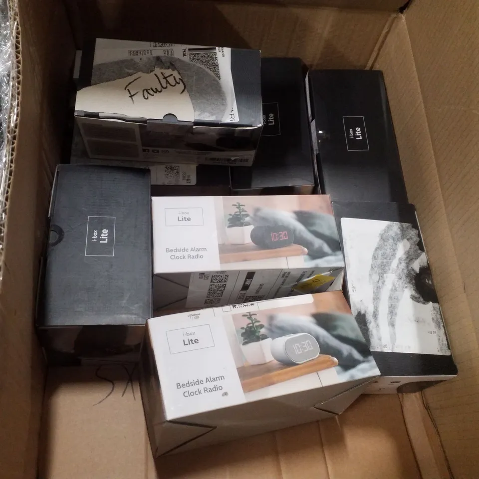 PALLET CONTAINING ASSORTED ELECTRICAL PRODUCTS INCLUDING BEDSIDE ALARM CLOCK WITH WIRELESS CHARGING, PORTABLE RADIOS & PORTABLE WHITE NOISE MACHINES