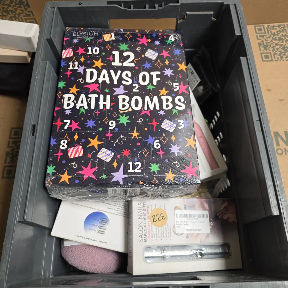 TOTE OF APPROXIMATELY 15 ASSORTED COSMETICS TO INCLUDE: TRIMMER