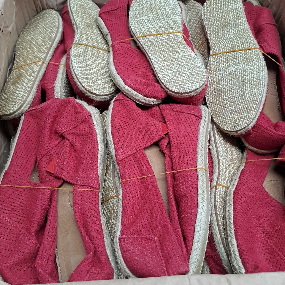 BOX OF APPROXIMATELY 30 PAIRS OF SLIP ON SHOES IN RED PUNCH SIZE 5
