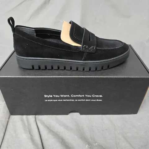 BOXED PAIR OF VIONIC UPTOWN SLIP ON SHOES IN BLACK - 7